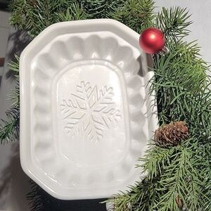 Crate & Barrel Winter Snowflake Ceramic Loaf Cake Pan Molded Gelatin Dish
